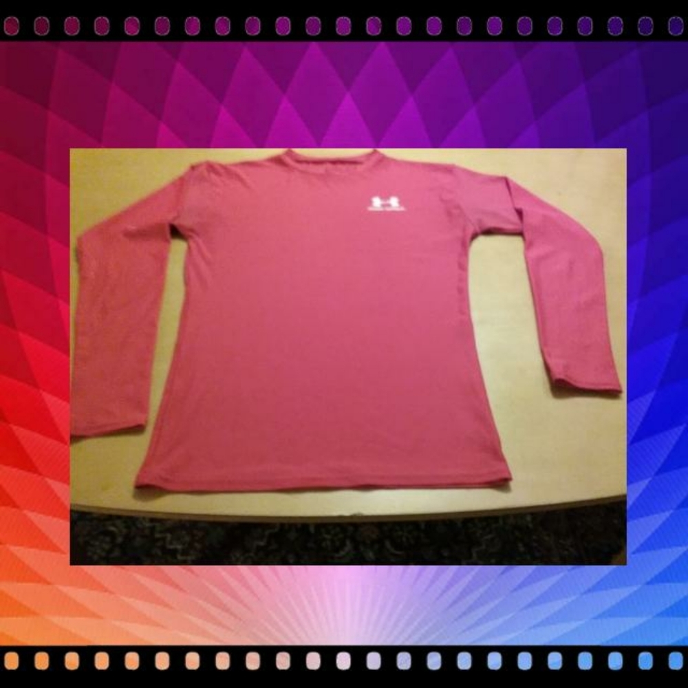 UNDER ARMOUR LONG SLEEVES TOP